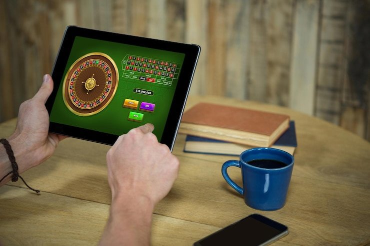 Dealer profesional bandar 999 menjalankan sesi Ikan Hoki live dengan kartu yang terlihat jelas di layar